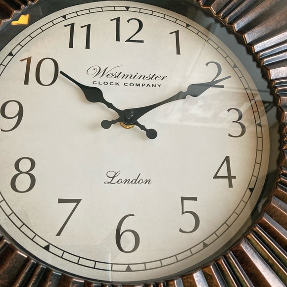 NIB Elegant Cooper Colored Framed Design London Clock - Picture 4 of 5